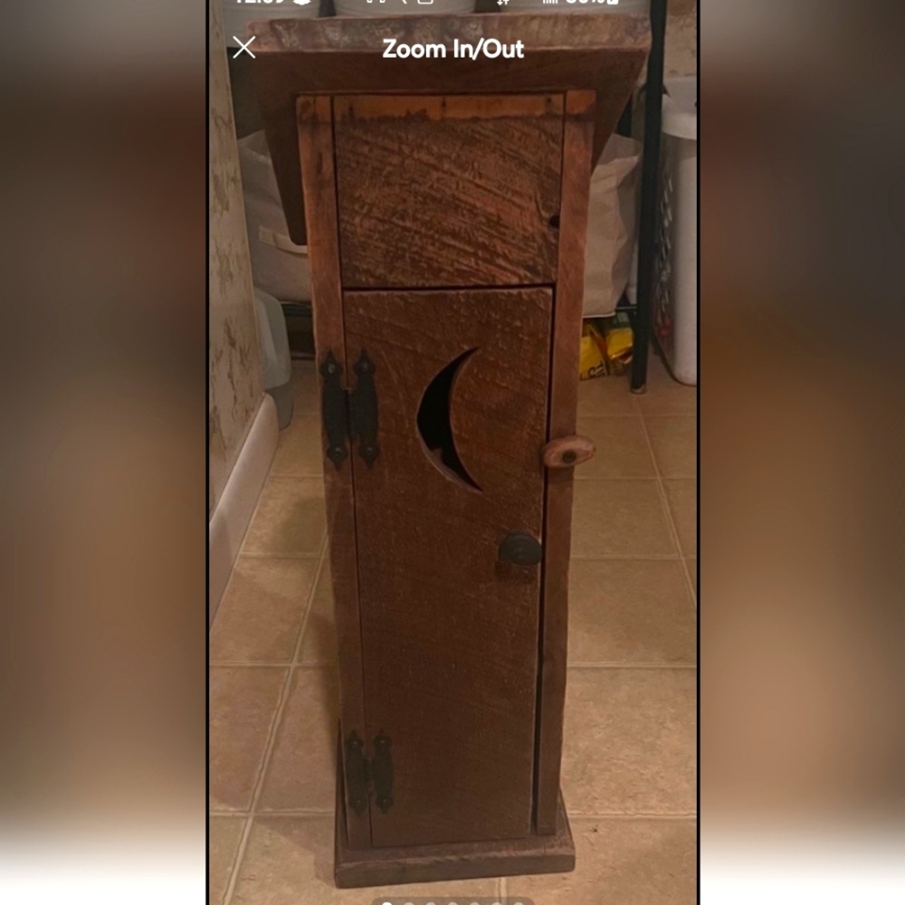 Primitive decor outhouse